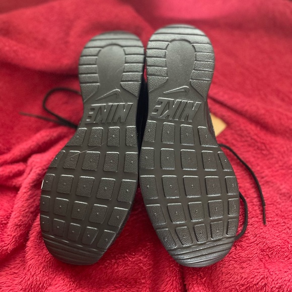 Nike Tanjun move to zero shoes - Picture 2 of 4